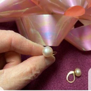 New in box, Honora brand cultured freshwater Pearl pierced earrings- pink/gray